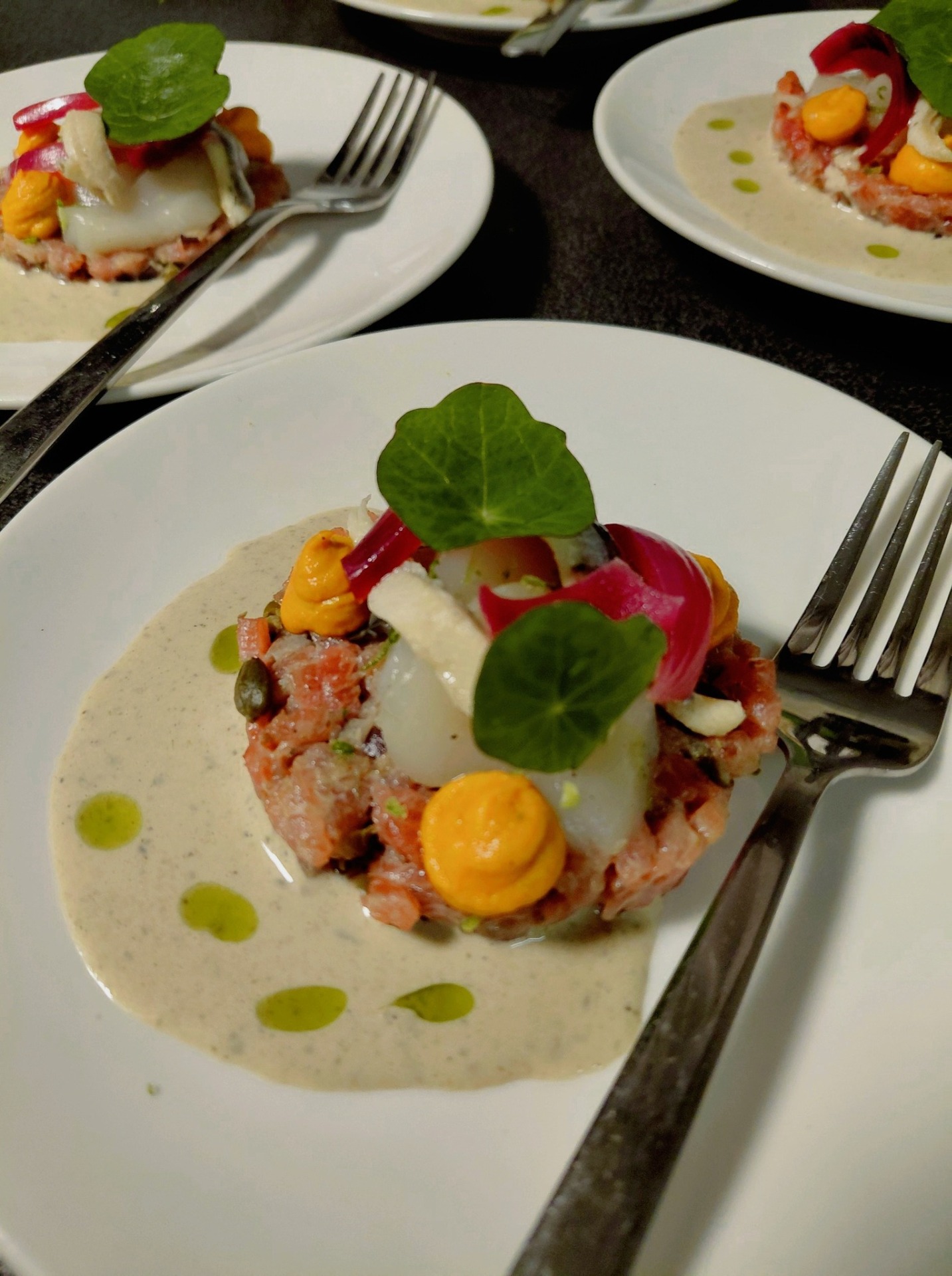 Kalfstartaar 'tonnato' - carpaccio coquille